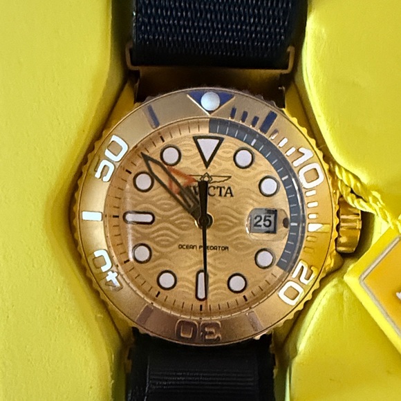 Invicta Men's Ocean Predator Watch Set - Black, Orange, Green Straps - Picture 5 of 6